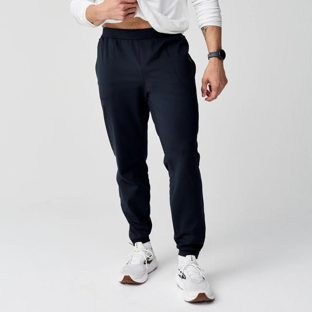 Brooks Momentum Thermal running pant for men – Black (front view)