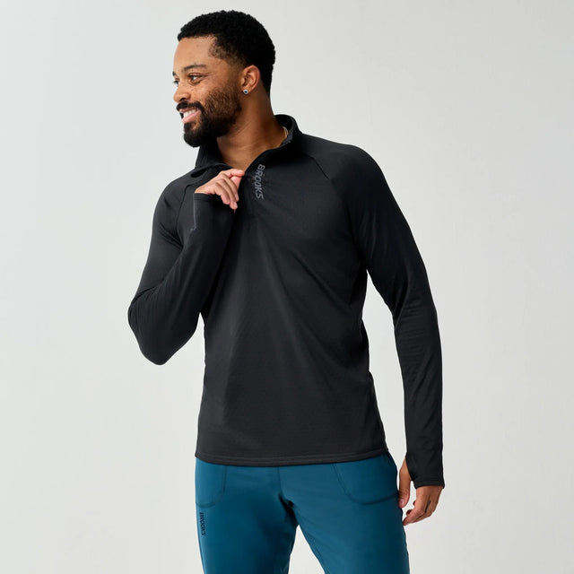 Brooks Momentum Thermal half-zip running top for men – Black (front view)