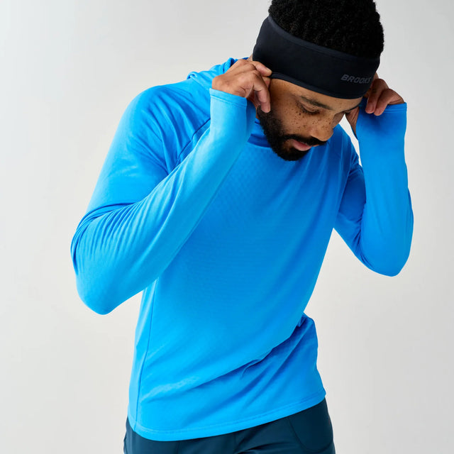 Brooks Momentum Thermal running hoodie for men – Cyber Blue (side view)