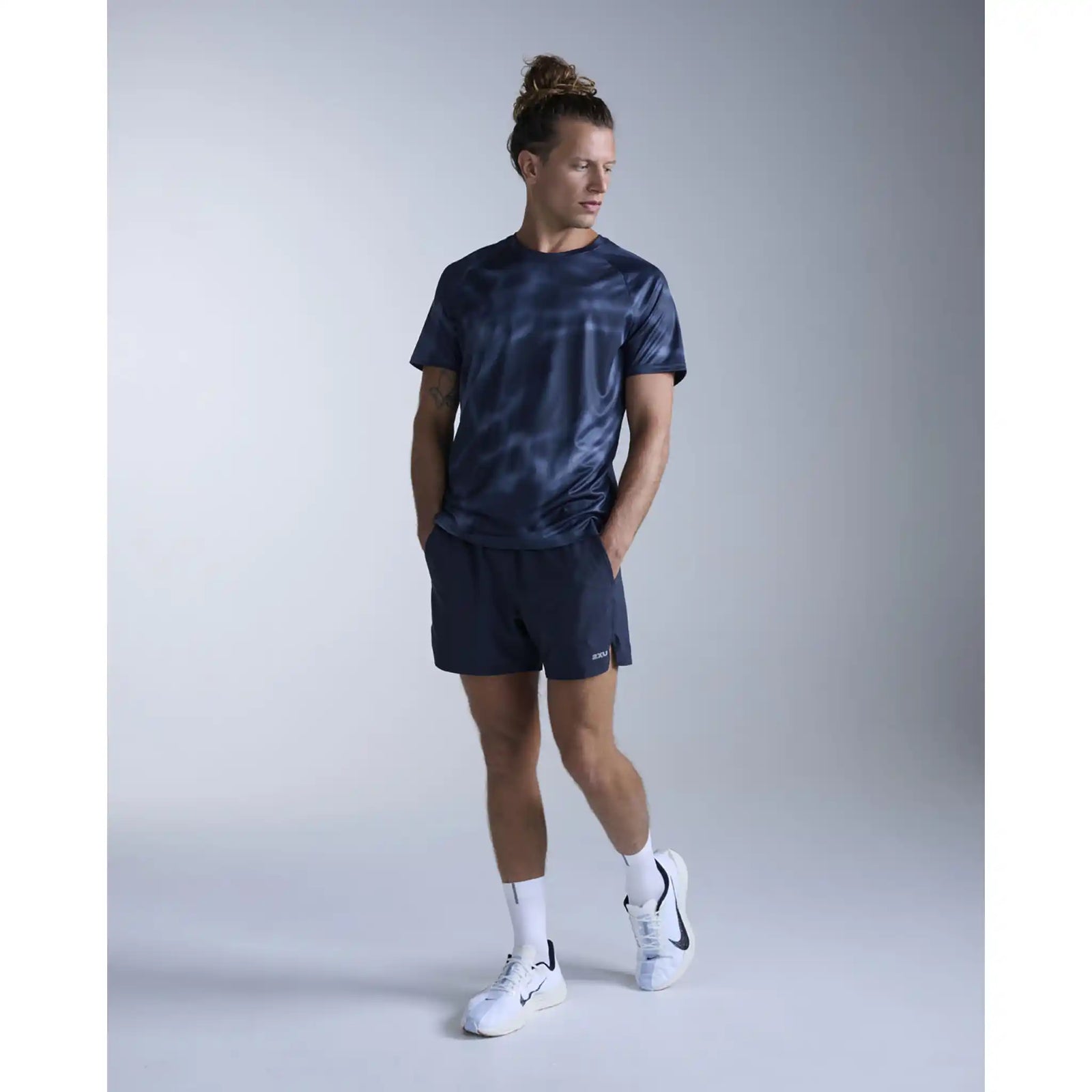 2XU Aero t-shirt de course à pied pour homme- Midnight Marble / Silver Reflective