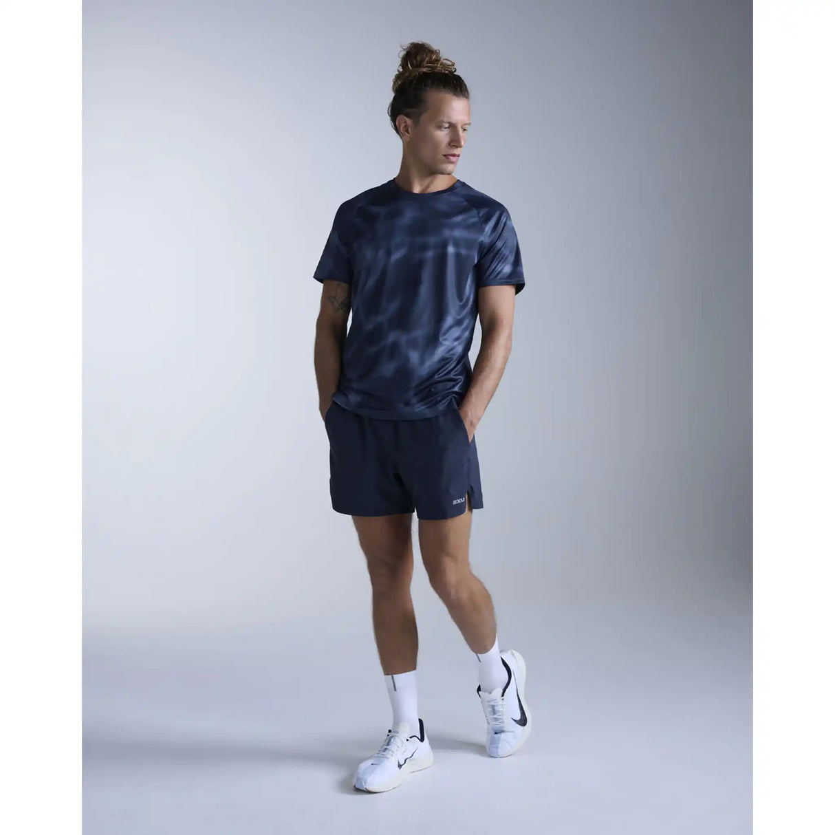 2XU Aero t-shirt de course à pied pour homme- Midnight Marble / Silver Reflective
