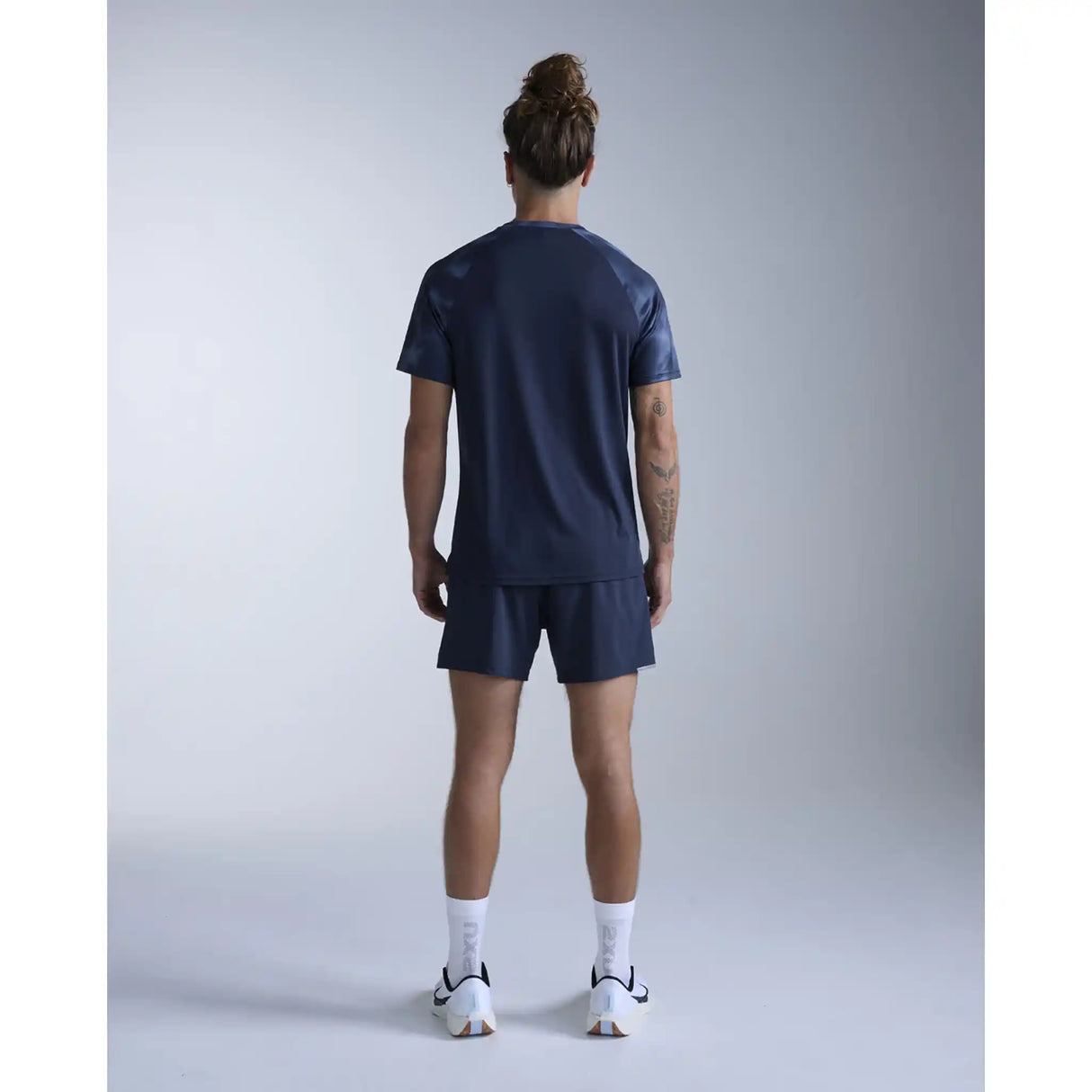 2XU Aero t-shirt de course à pied pour homme- Midnight Marble / Silver Reflective