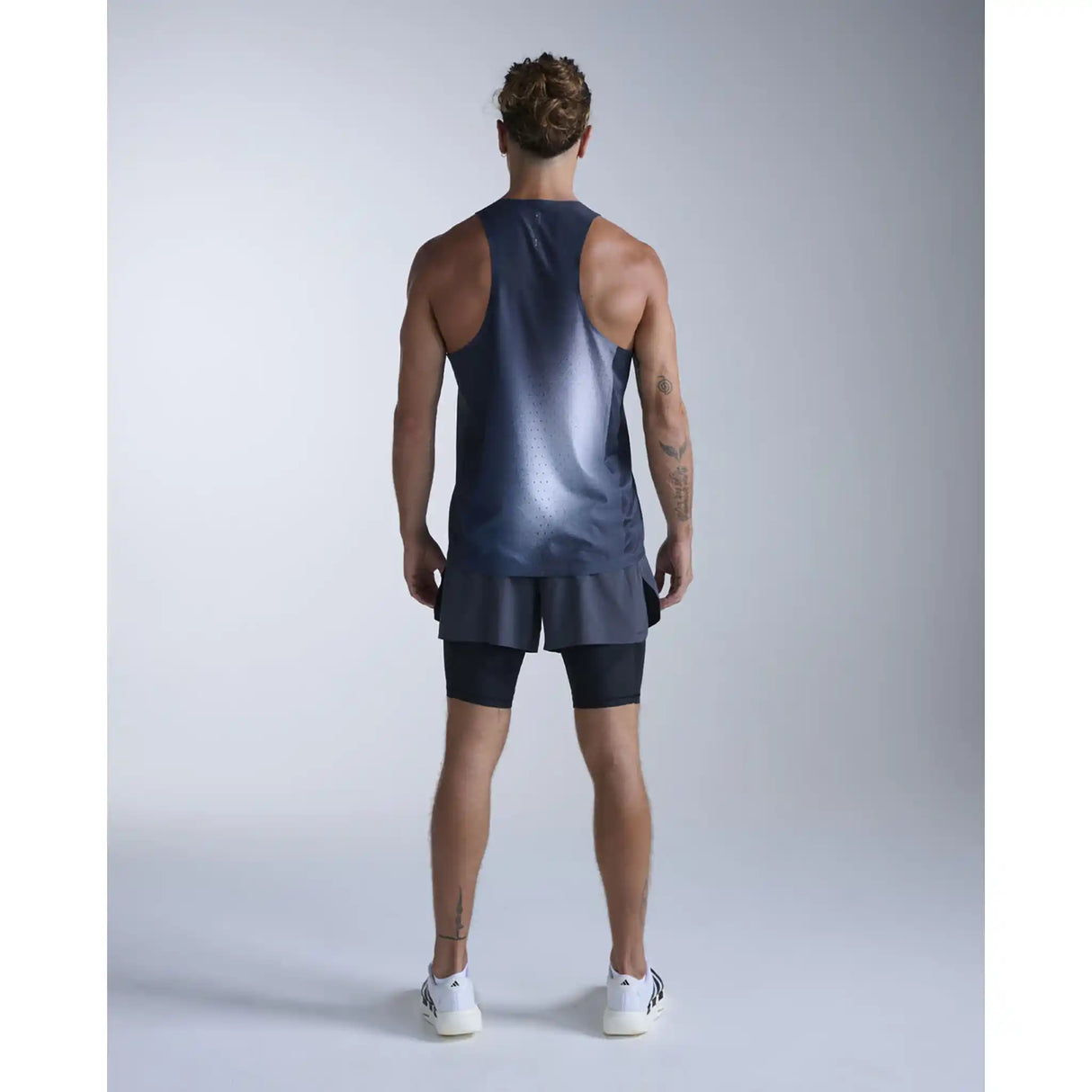 2XU Light Speed React camisole de course homme - Moonstone Mist / Black Reflective