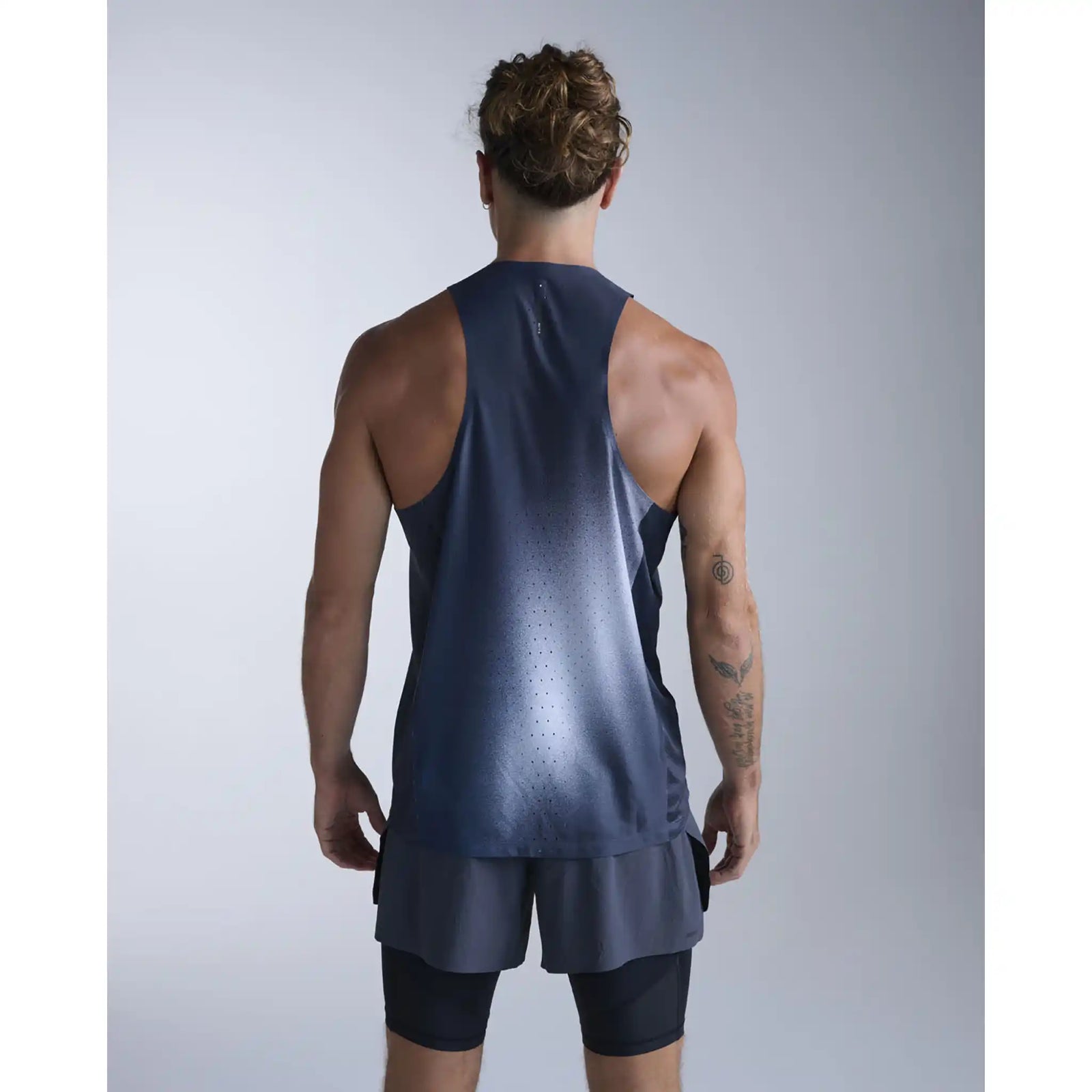 2XU Light Speed React camisole de course homme - Moonstone Mist / Black Reflective