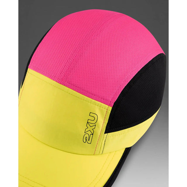 2XU Light Speed Cap casquette de course à pied unisexe - Volt / Fuchsia