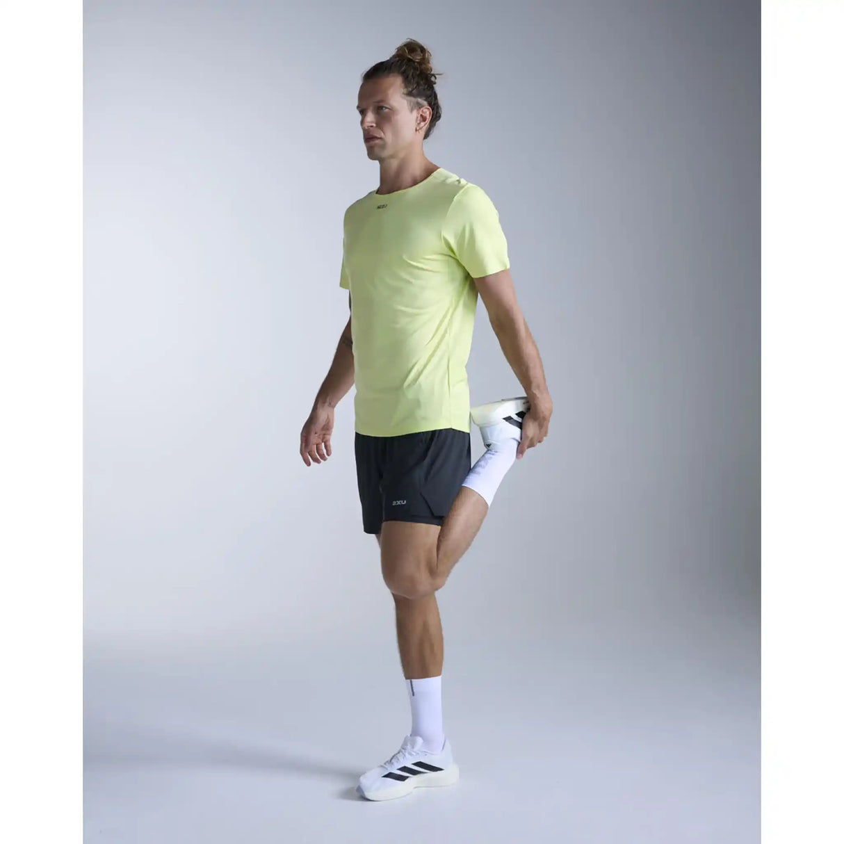 2XU T-shirt de course Light Speed Tech homme - Cool Matcha / Black Reflective