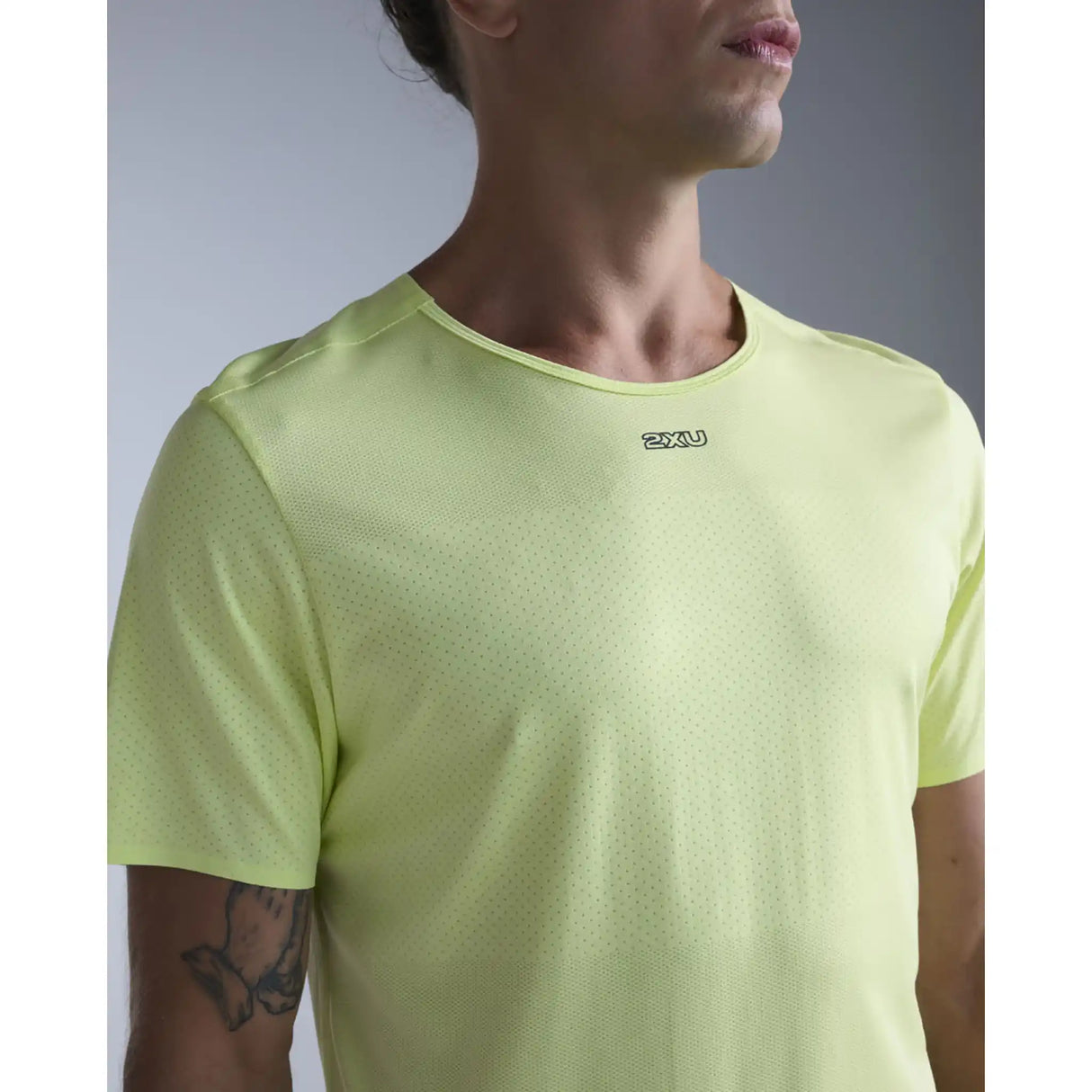 2XU T-shirt de course Light Speed Tech homme - Cool Matcha / Black Reflective