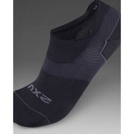 2XU Vectr Ultralight No Show chaussettes courtes de course à pied - Noir / Titane
