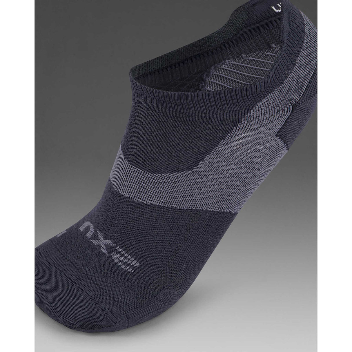2XU Vectr Ultralight No Show chaussettes courtes de course à pied - Titane / Noir