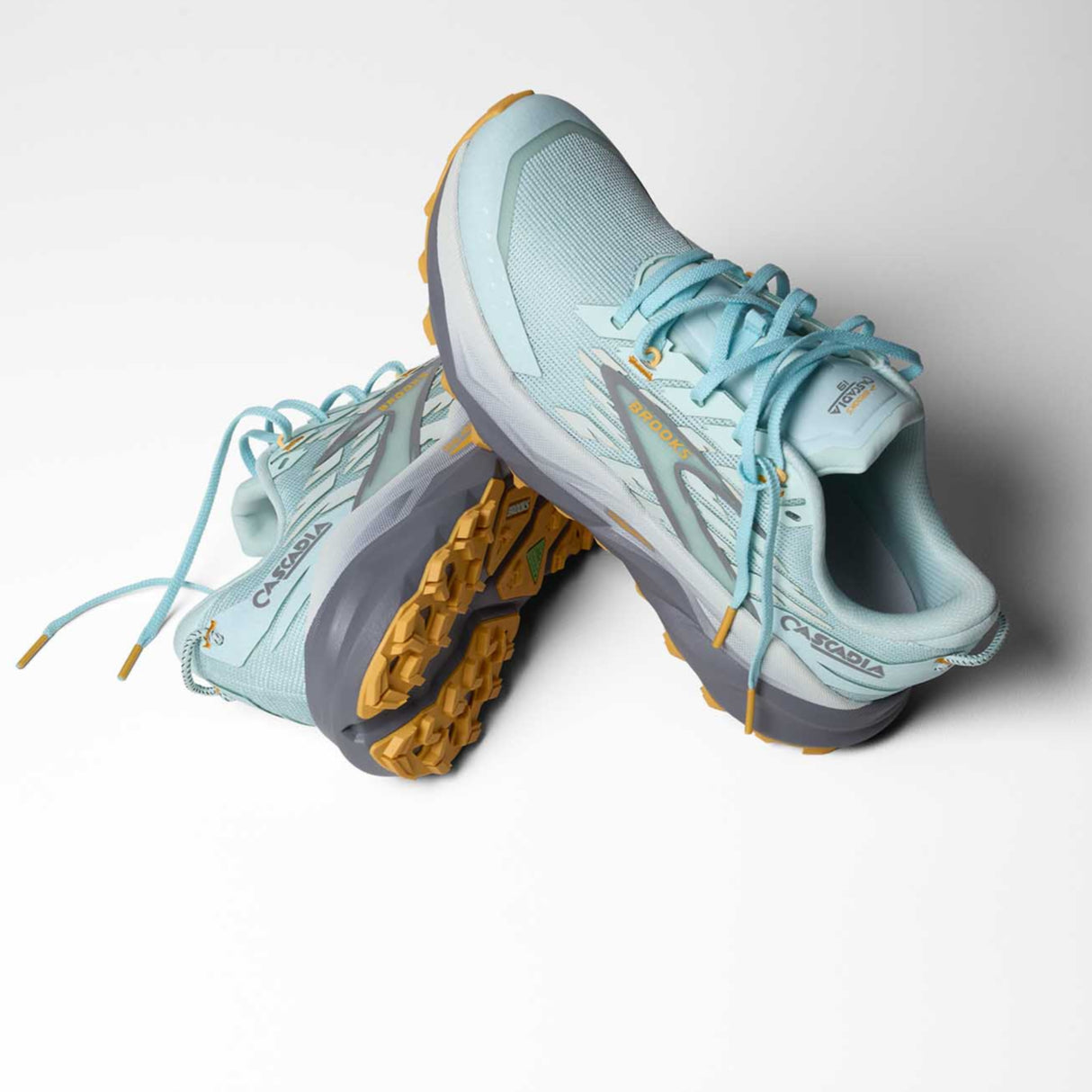 Brooks Cascadia 19 chaussures de course à pied trail femme paire - Clearwater / Primer Grey / Apricot