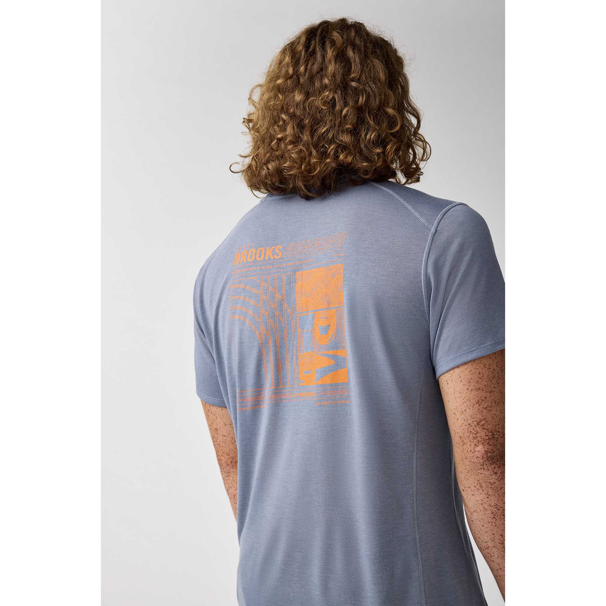 Brooks Distance t-shirt de course à pied à manches courtes 3.0 homme live dos - Storm / Road Tested