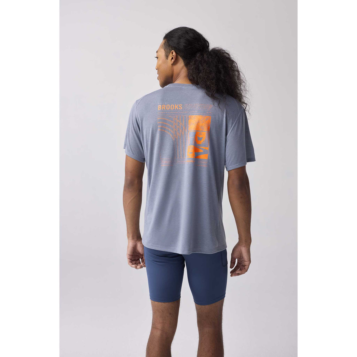 Brooks Distance t-shirt de course à pied à manches courtes 3.0 homme live dos - Storm / Road Tested