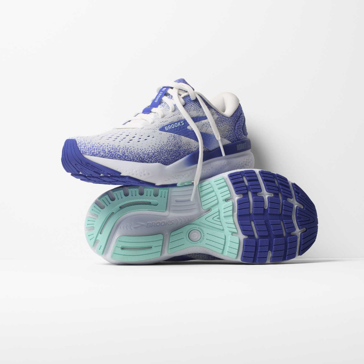 Souliers de course Ghost 16 pour femme paire -White / Amparo Blue / Limpet Shell