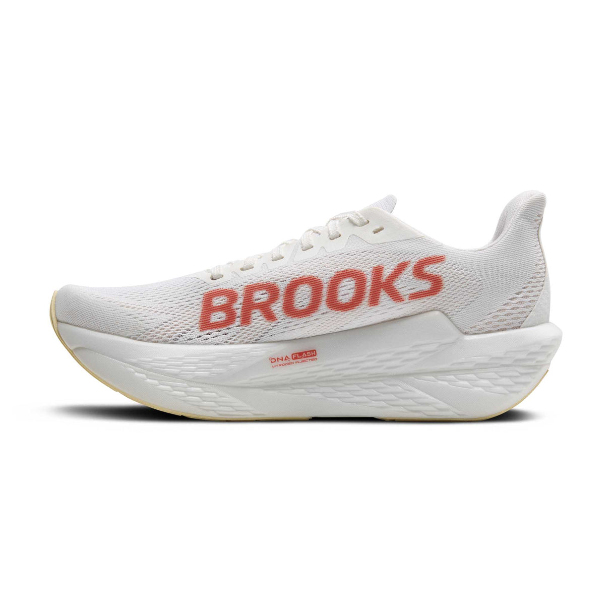 Brooks Hyperion Max 2 souliers de course à pied femme lateral - White / Peach / Coral