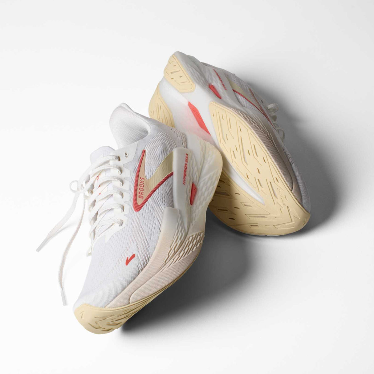 Brooks Hyperion Max 2 souliers de course à pied femme paire - White / Peach / Coral