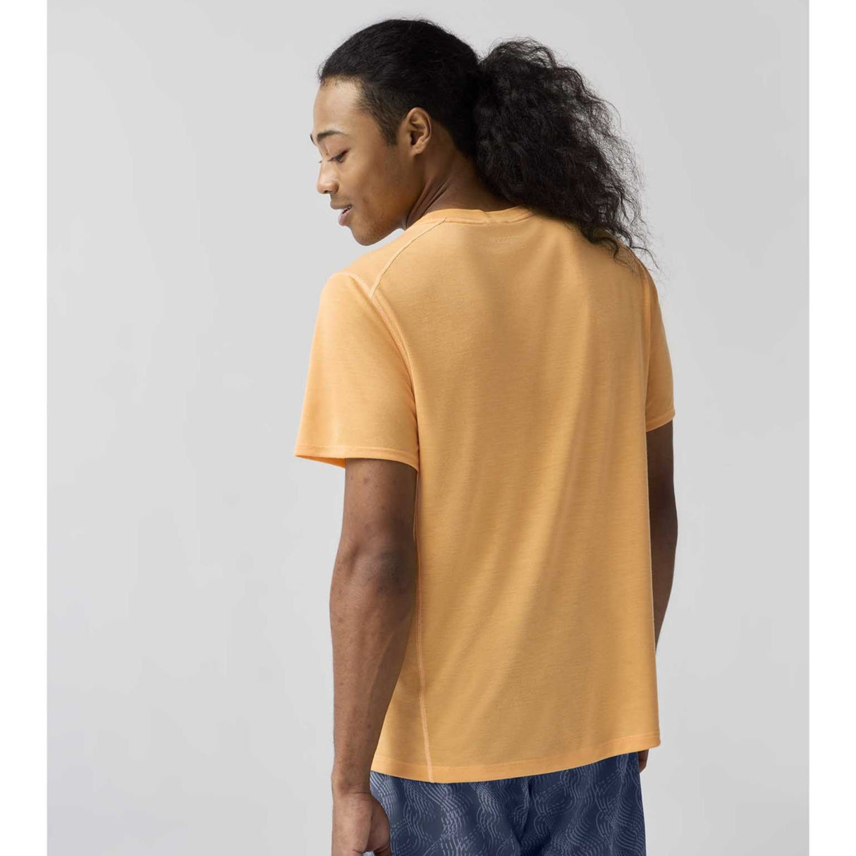 Brooks Distance t-shirt de course à pied à manches courtes 3.0 homme dos - Chamois / Vantage Logo