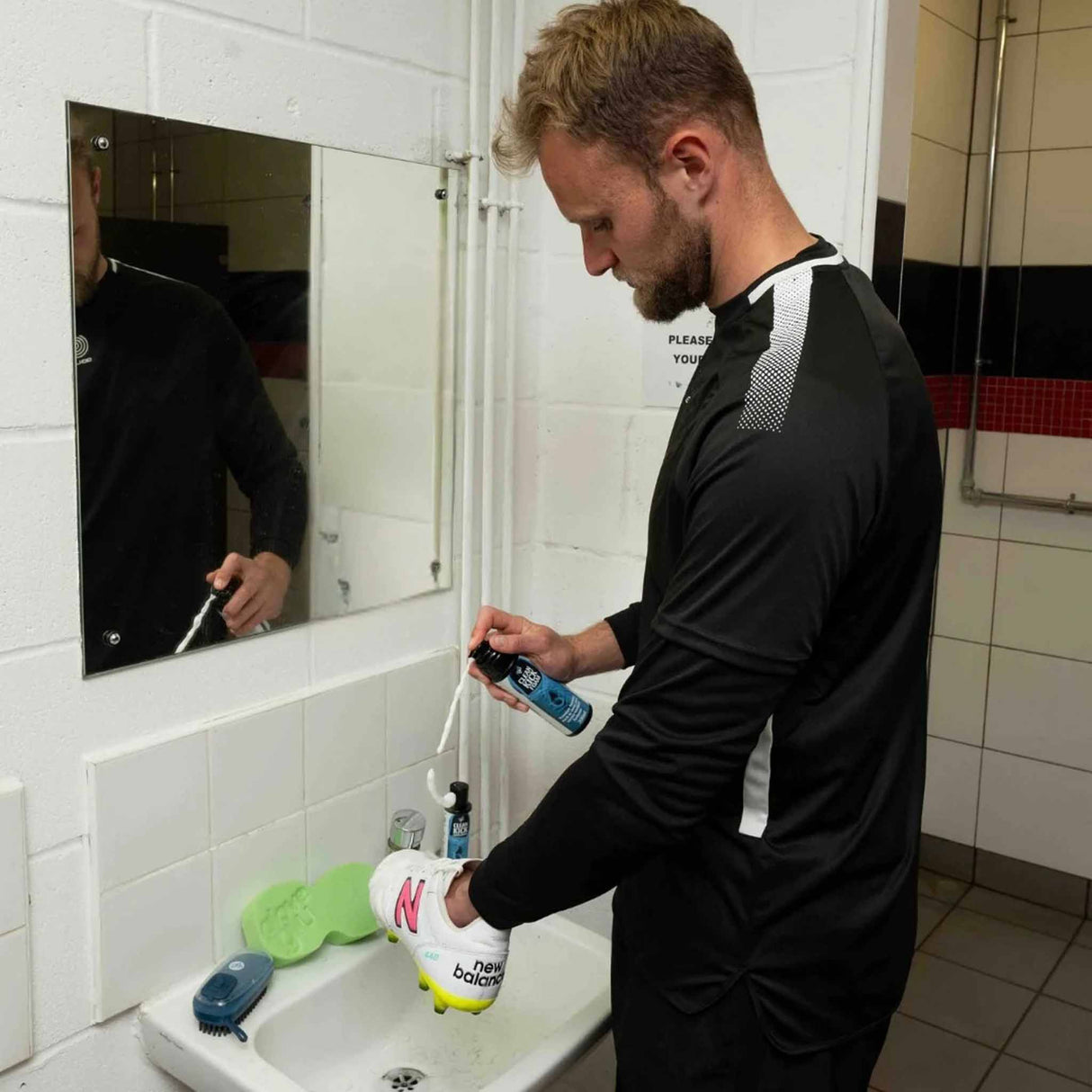 GloveGlu Clean Kick Foam Premium Wash for Soccer Shoes - 200 ml