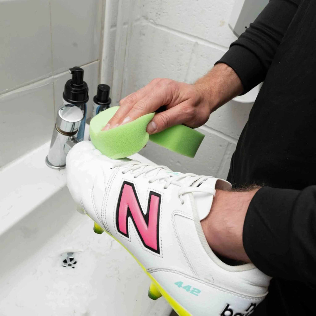 GloveGlu Clean Kick Foam Premium Wash for Soccer Shoes - 200 ml