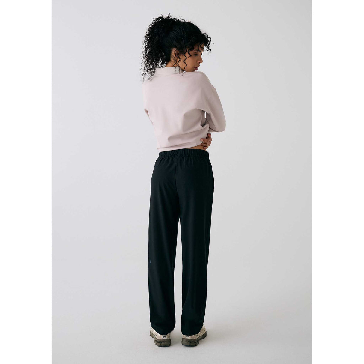 Lolë pantalon Olivie pour femme dos- Noir