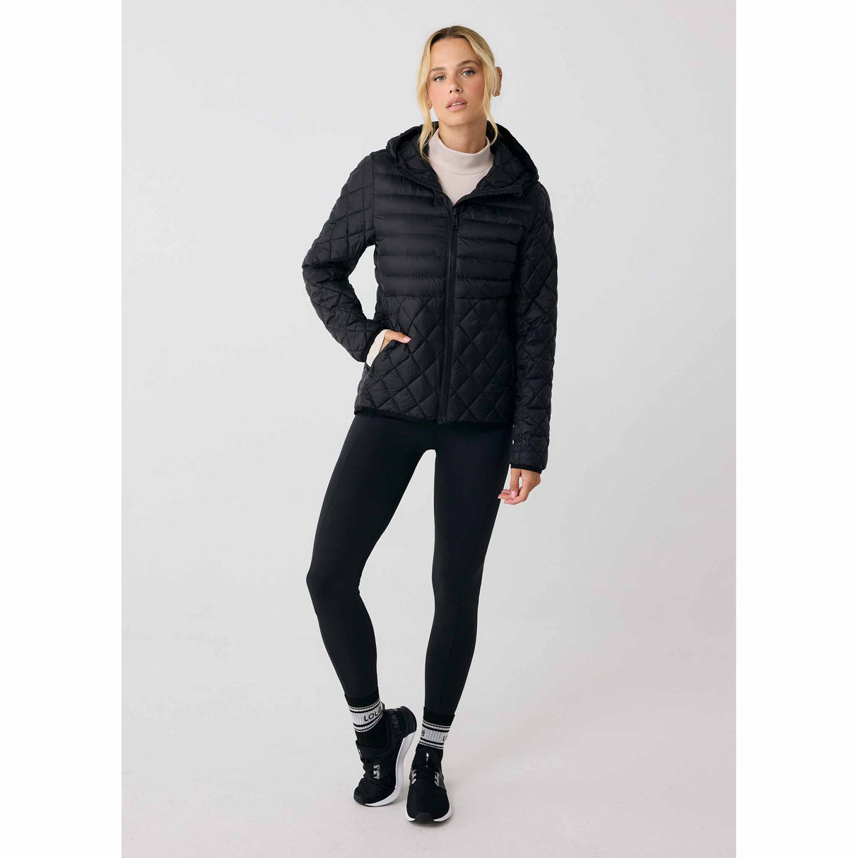 Lolë manteau léger isolé The Base pour femme
