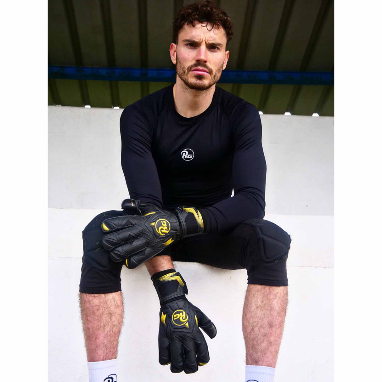RG Aspro Blackout gants de gardien de but de soccer - Noir / Or