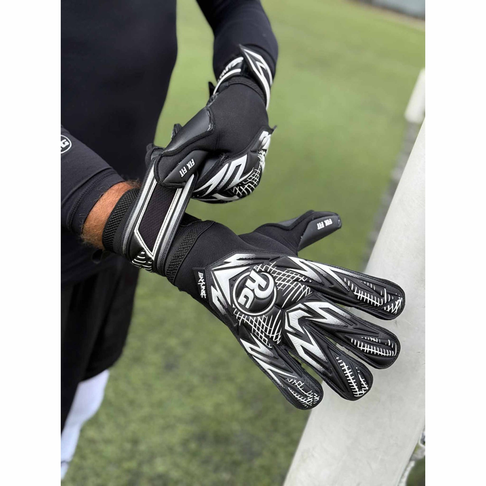 RG Goalkeeper gloves RG Goalkeeper Gloves Samurai Blackout CHR gants de gardien de but de soccer