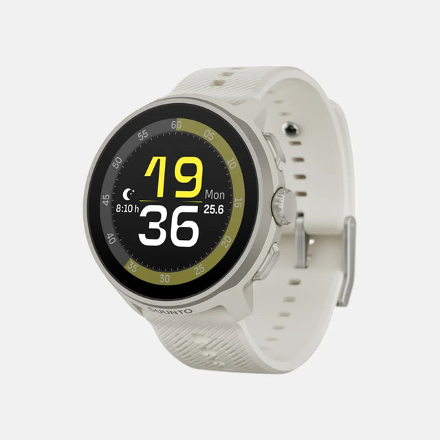 Montre GPS de course Suunto Run, coloris Frost Gray (bracelet silicone) — vue de trois-quarts