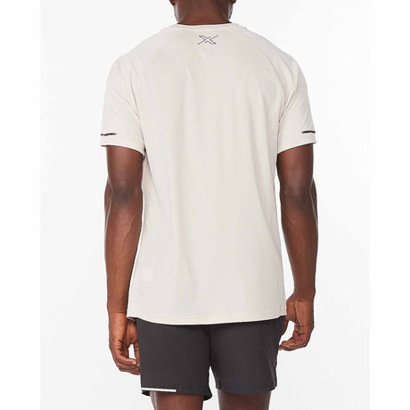 2XU Aero Tee t-shirt de course à pied pour homme oatmeal vue de dos