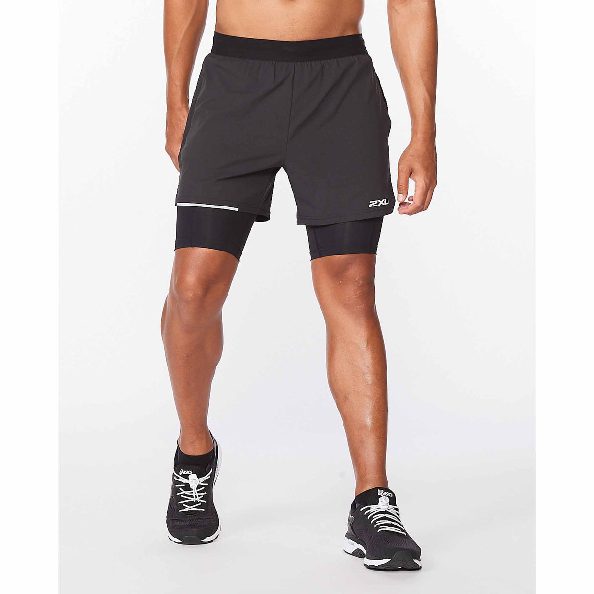 2XU 2XU Aero 2 en 1 shorts de course à pied 5 pouces pour homme
