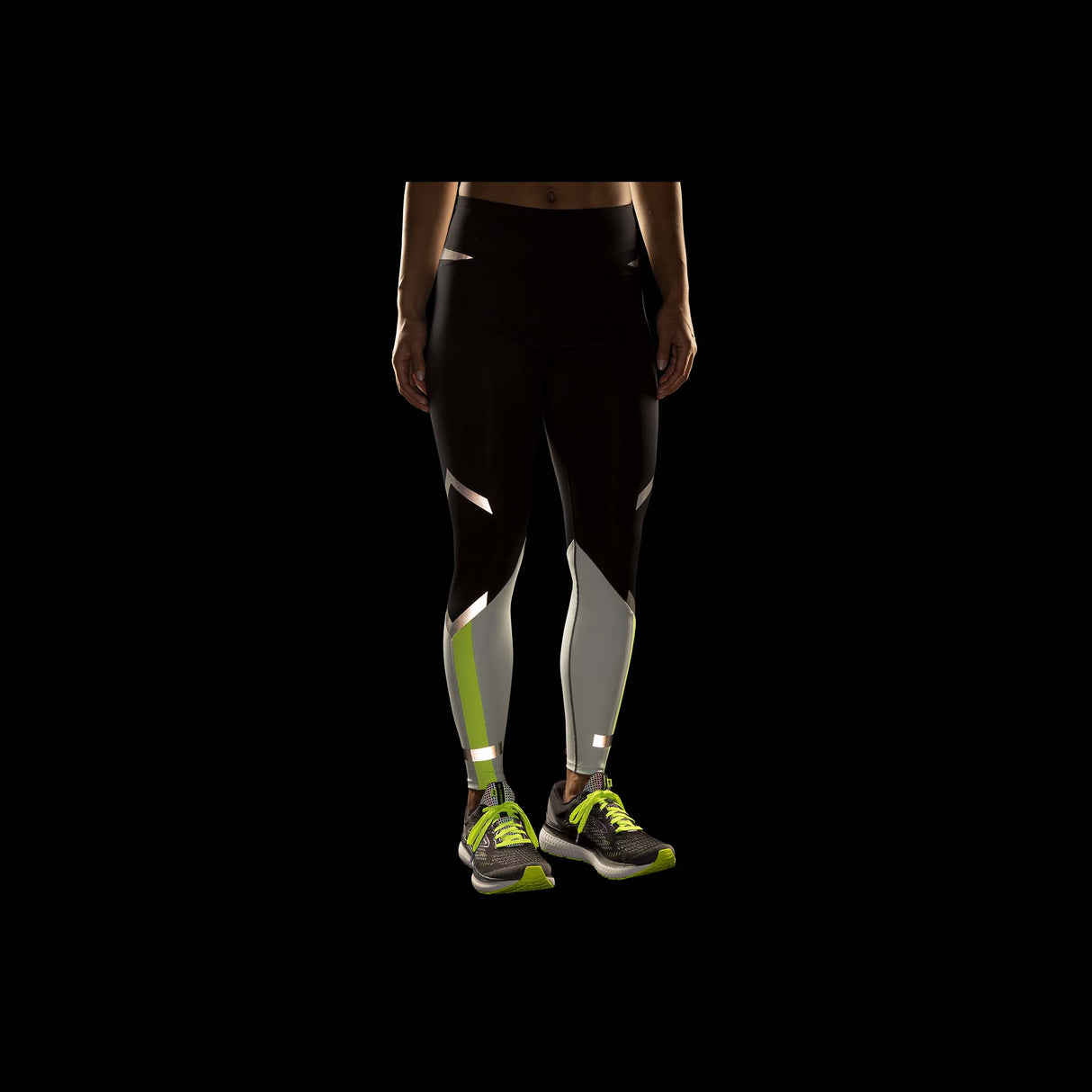 Brooks Carbonite legging de course à pied black icy nightlife femme face vue nuit