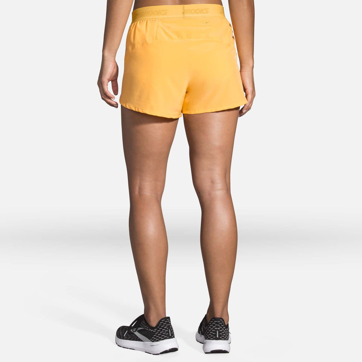 Brooks Chaser 3 pouces shorts course safran femme dos