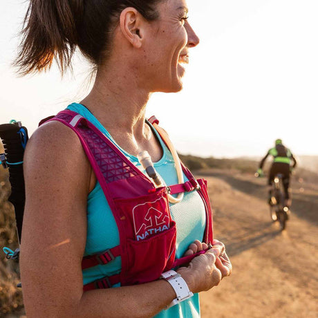 Nathan TrailMix 7L veste d'hydratation de course à pied pour femme angle