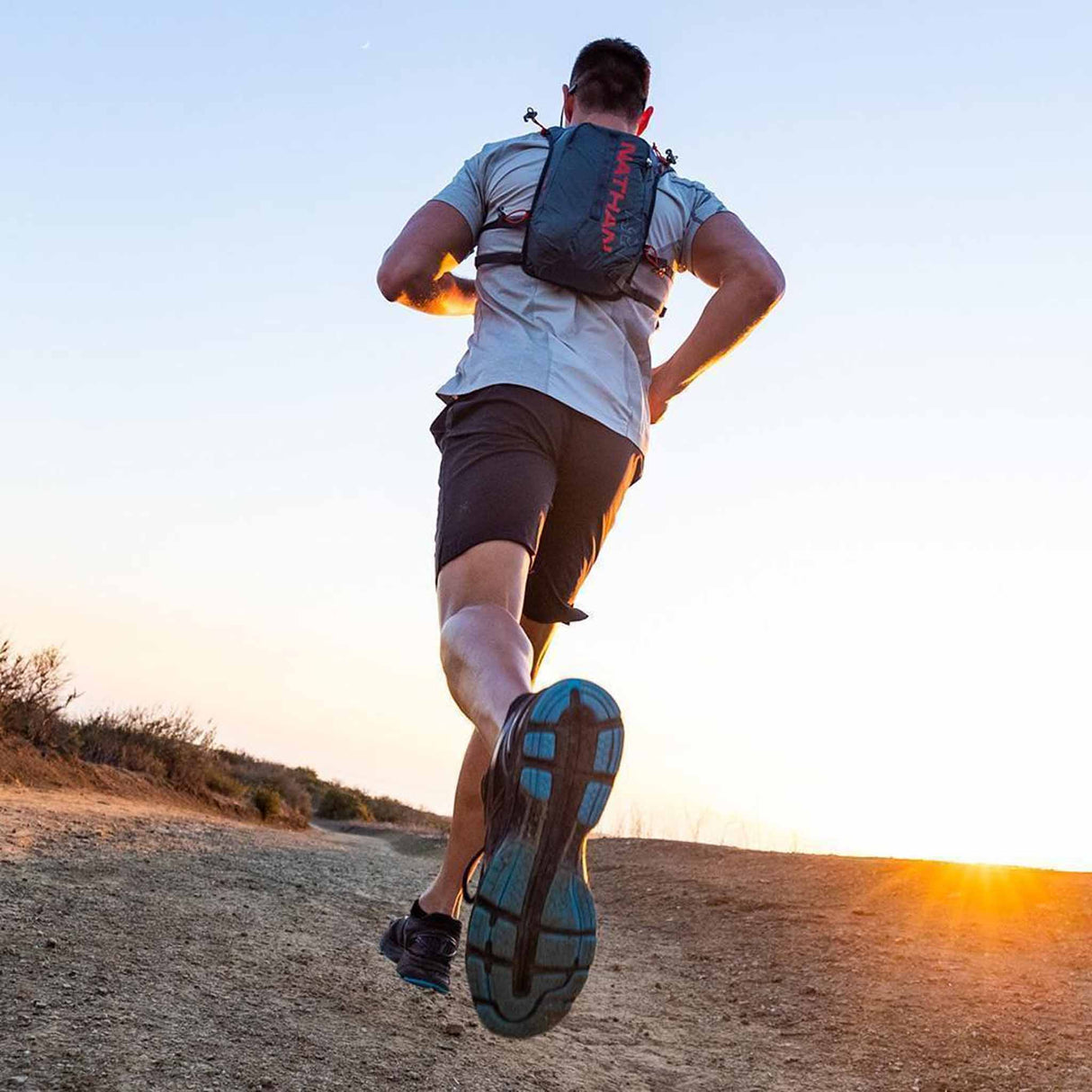 Veste d'hydratation de course à pied Nathan TrailMix 7L pour homme course vue du bas