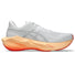 ASICS Novablast 6 pour femme, coloris blanc et corail - vue latérale droite