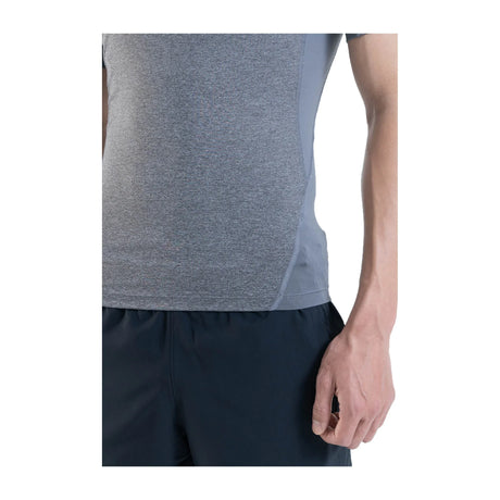 UA HeatGear Armour t-shirt de compression à manches courtes pour homme Carbon Heather / Noir - détail du col