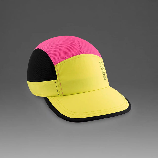 2XU Light Speed Cap casquette de course à pied unisexe - Volt / Fuchsia