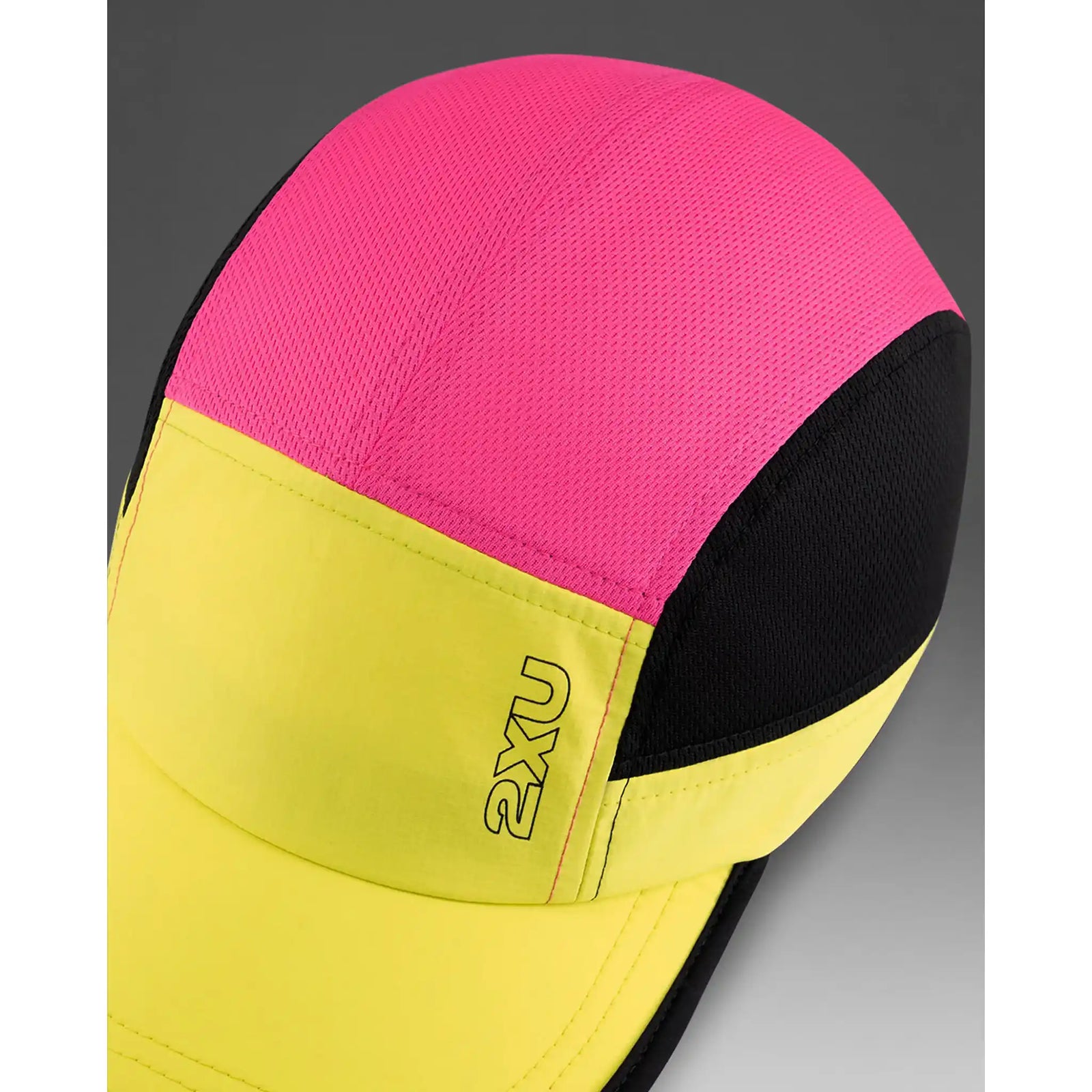 2XU Light Speed Cap casquette de course à pied unisexe - Volt / Fuchsia