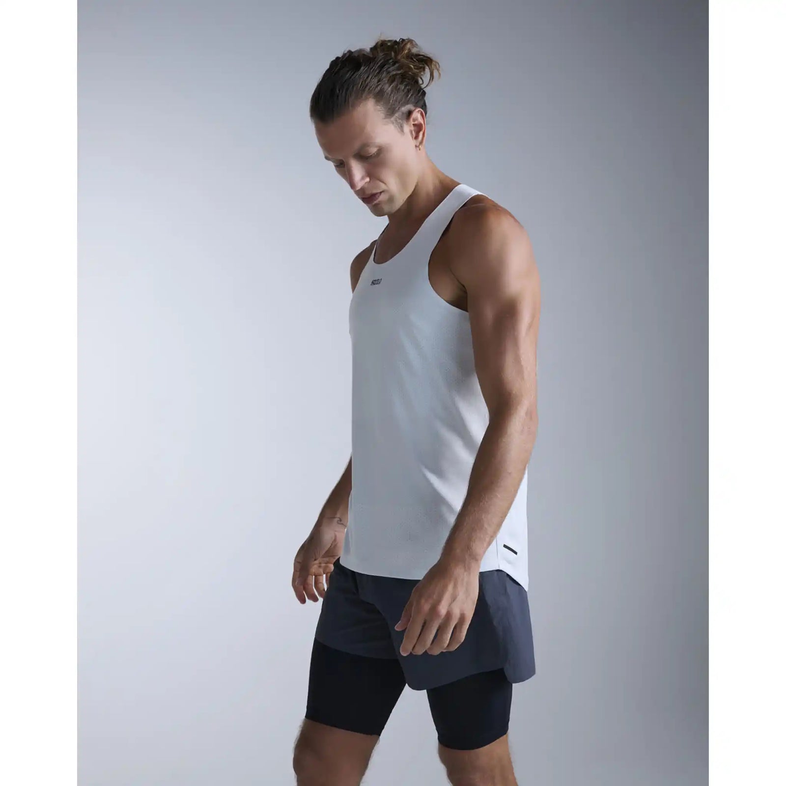 2XU Light Speed Tech camisole de course homme - Moonstone / Black Reflective