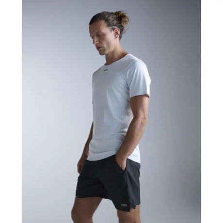 2XU T-shirt de course Light Speed Tech homme - Moonstone / Black Reflective