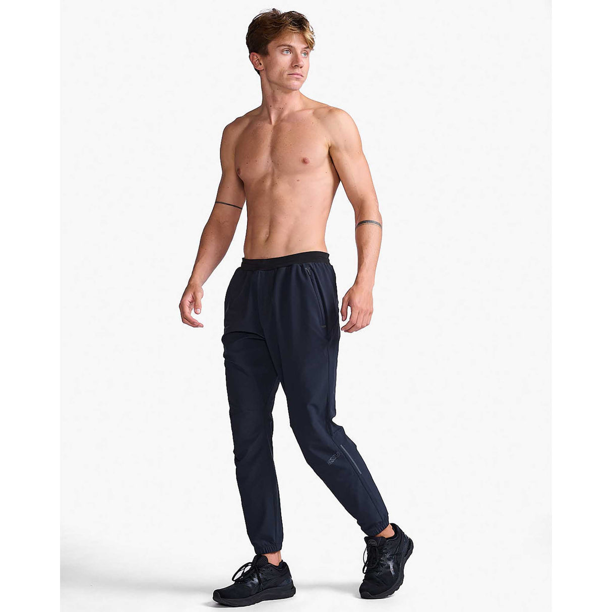 2XU Light Speed pantalons de jogging noir / noir réfléchissant homme live