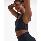 2XU Motion Racerback brassière de sport - noir / noir lateral détails