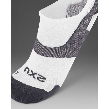 2XU Vectr Ultralight No Show chaussettes courtes de course à pied - Blanc / Gris