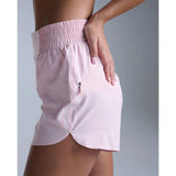 2XU Hi-Rise short 4 pouces femme - Pink Frost / Pink Reflective
