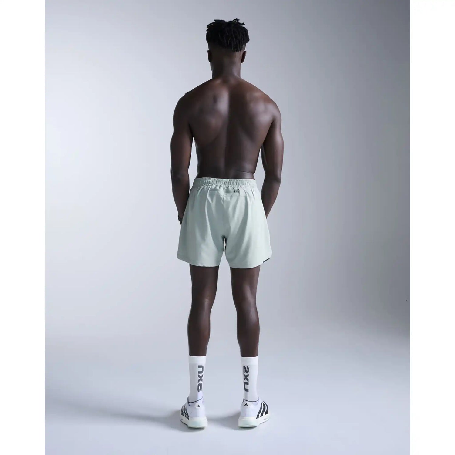 2XU Aero 5 Inch short de course à pied pour homme - Smoke Blue / Black Reflective