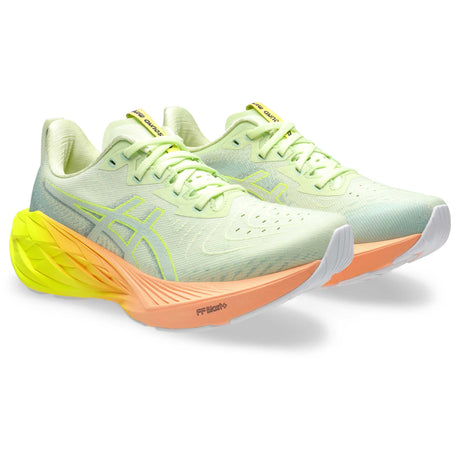 ASICS Novablast 4 Paris souliers de course femme paire - Cool Matcha / Safety Yellow