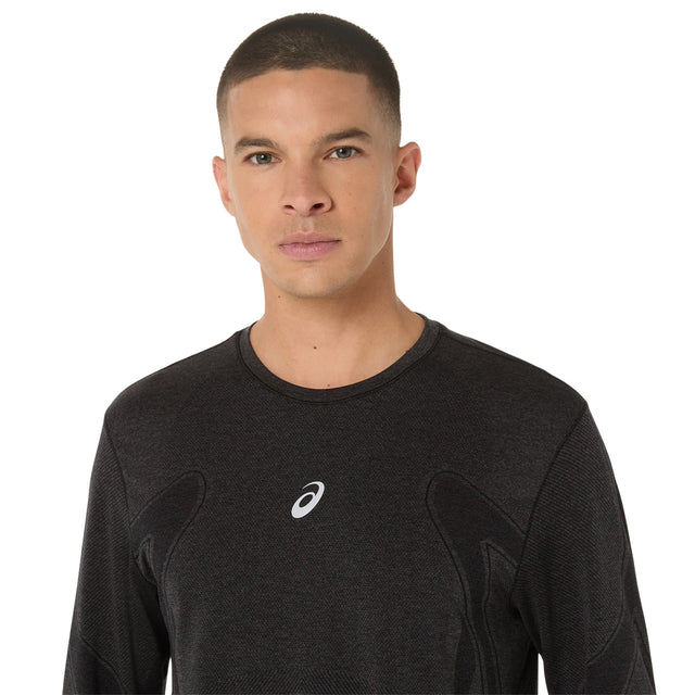 Haut de course à manches longues ASICS Road Seamless pour homme, coloris Performance Black — gros plan sur le tricot sans couture et les zones d'aération