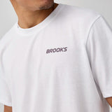 Brooks Graphic t-shirt homme - Blanc / Burgundy Blaze / Cosmic