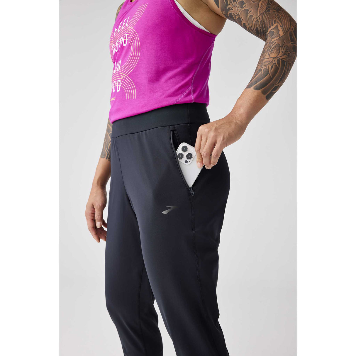 Brooks Momentum Thermal Jogger 2.0 pantalon de course à pied femme latéral - Noir