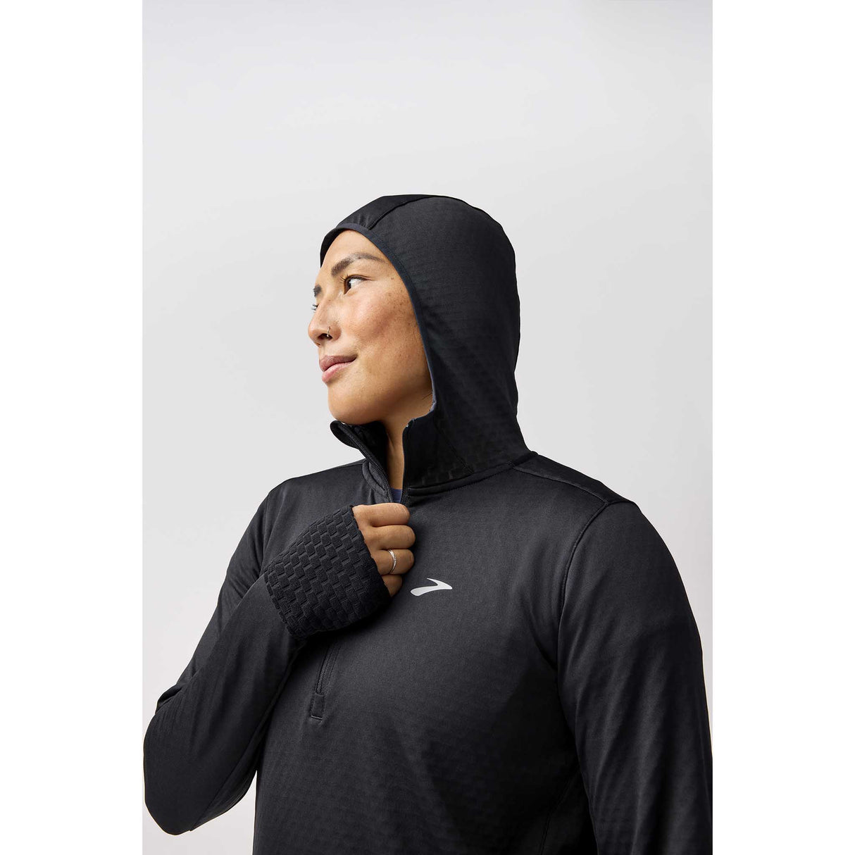 Brooks Notch Thermal Hoodie 3.0 chandail de course à pied femme details - Noir