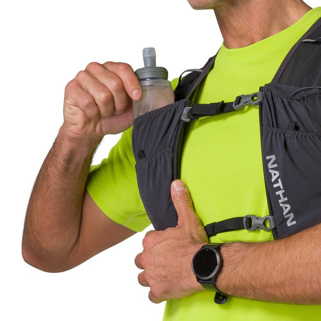 Nathan Nathan Pinnacle Featherlite 1.5 L veste d'hydratation de course à pied